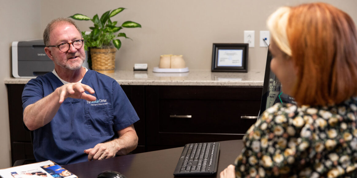 Dr talking to a patient