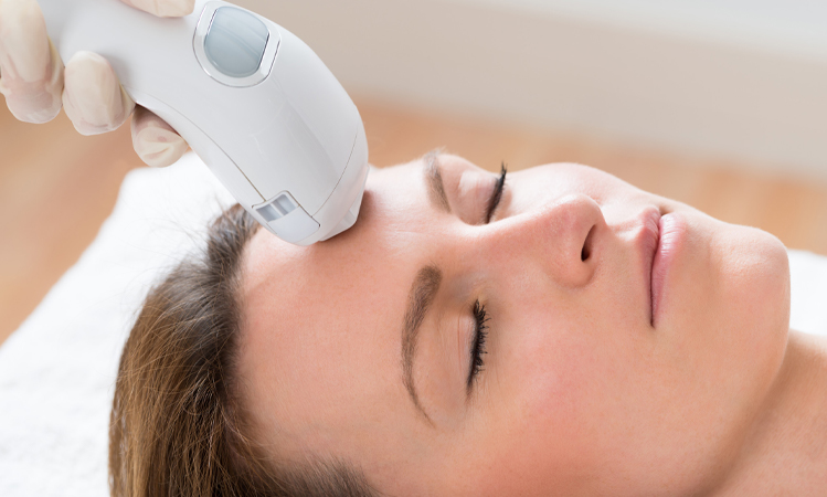 Patient getting a halo laser